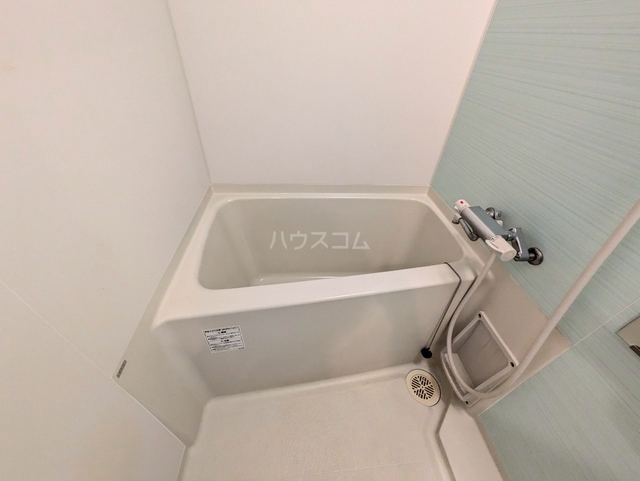 ����15