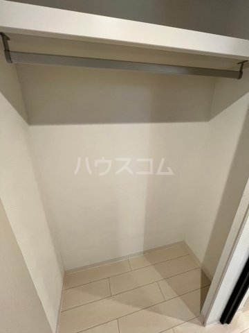 ����15