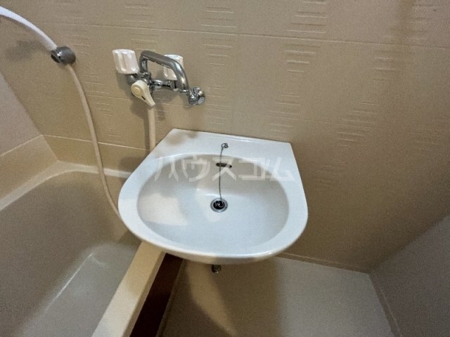 ����8