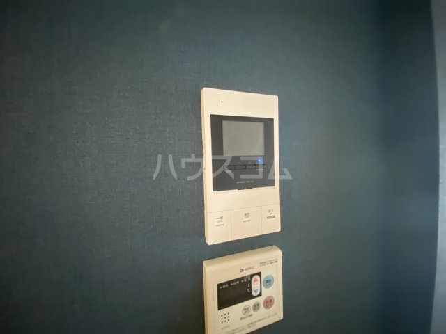 ����12