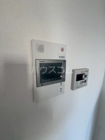 ����9