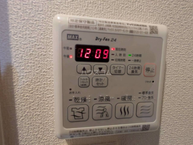 ����15
