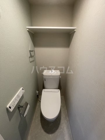 ����4