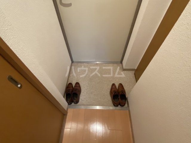 ����18