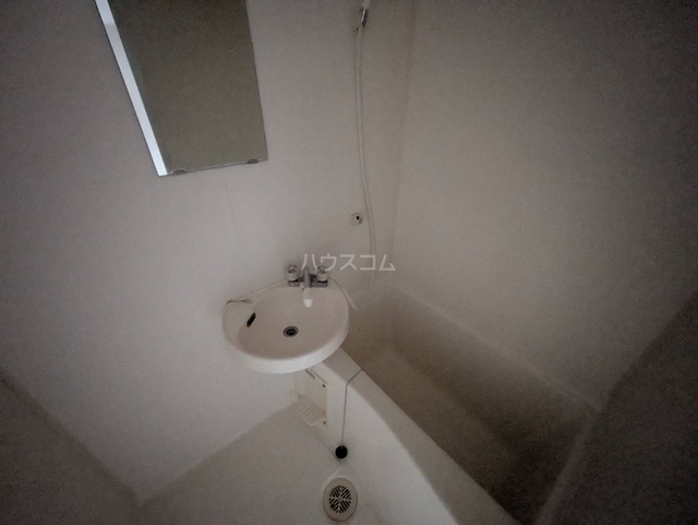 ����12