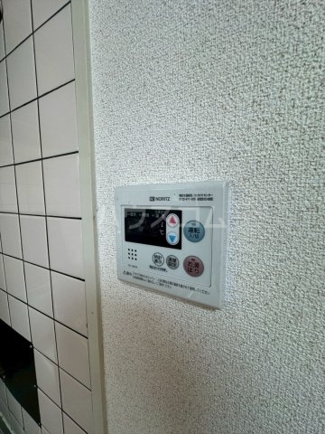 ����26