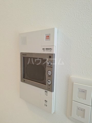 ����9