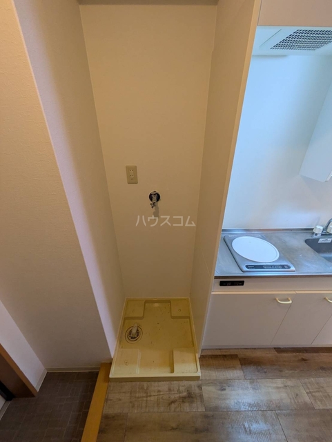 ����12