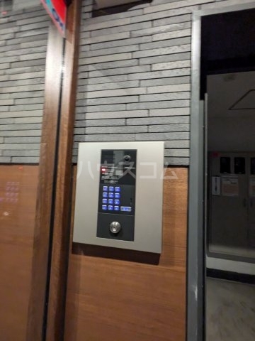 ����16