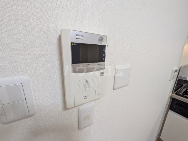 ����9