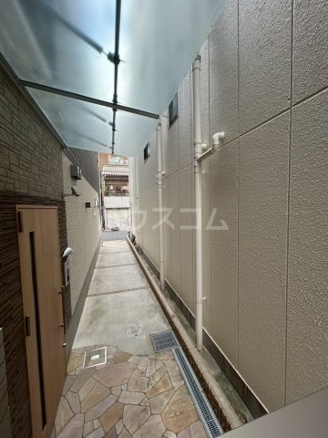 ����12