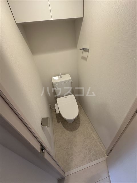 ����4