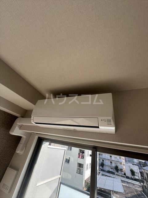 ����12