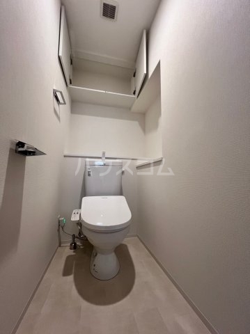 ����4