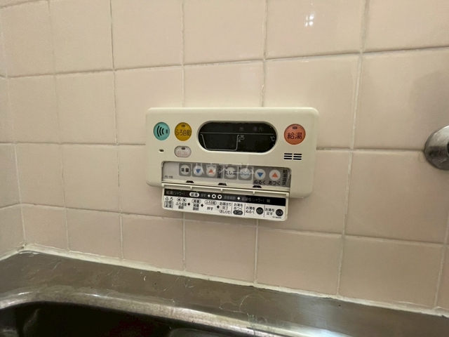 ����25