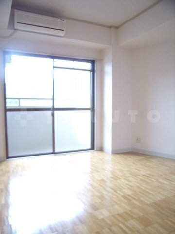 ����8