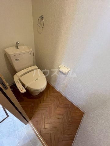 ����4