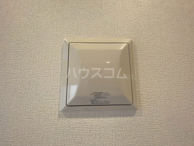 ����15