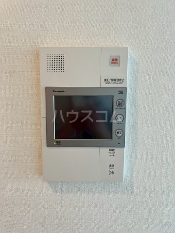����9