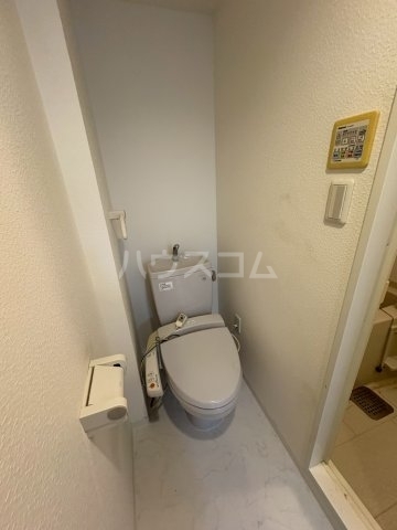 ����4