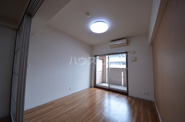 ����23