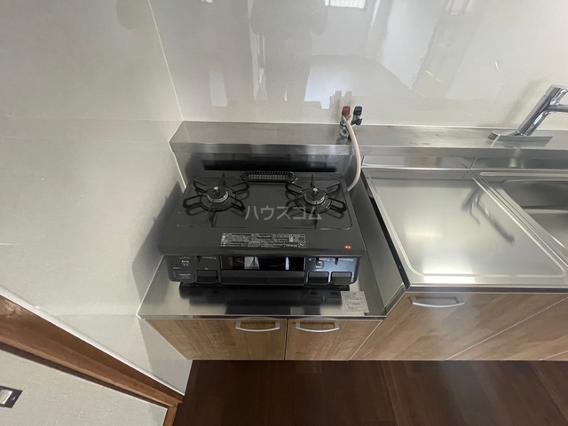 ����25