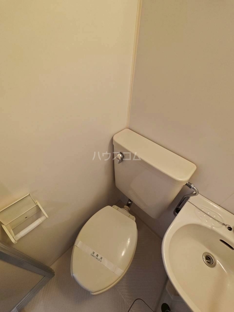 ����4