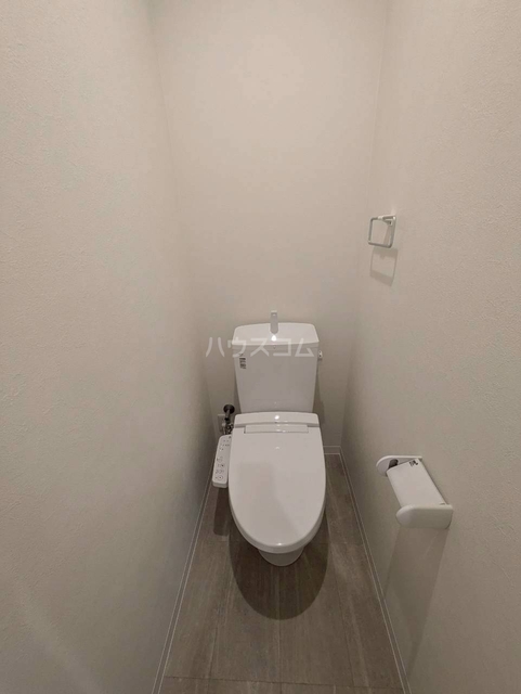 ����4