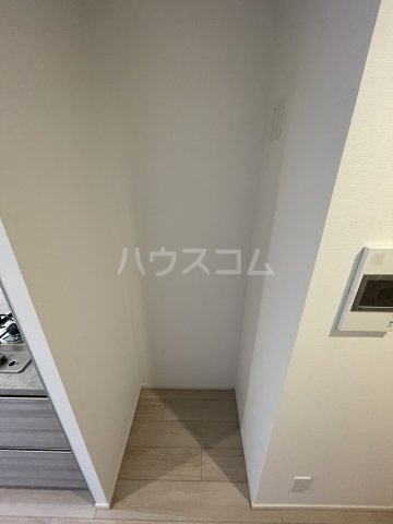 ����15