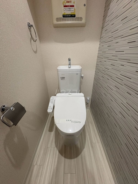 ����4