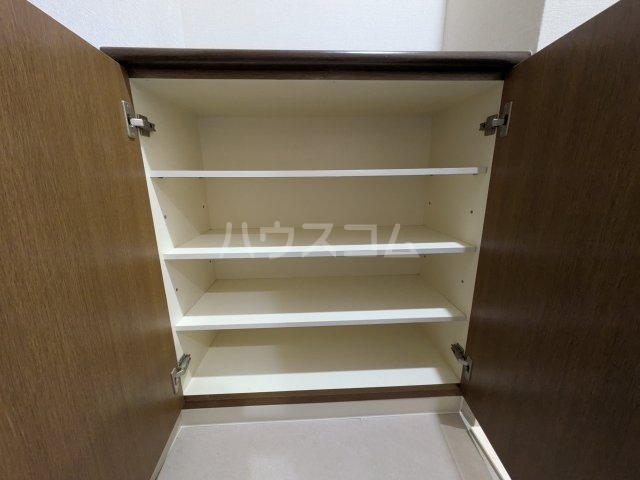 ����17