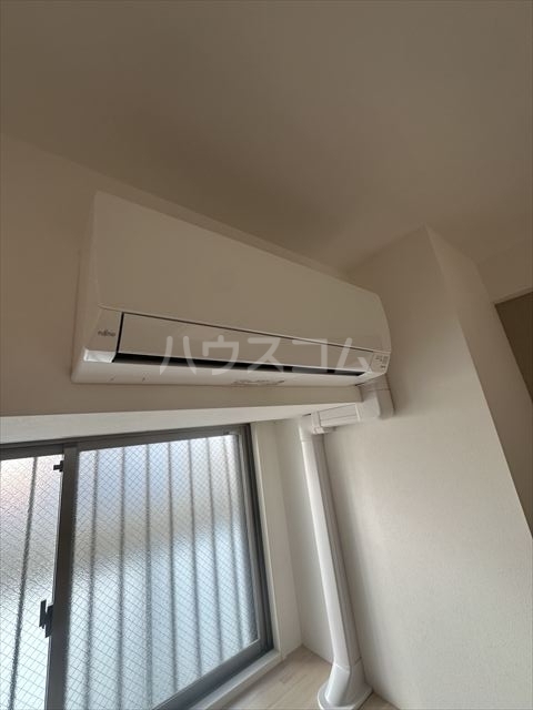 ����12