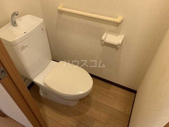 ����4