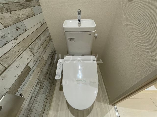 ����4