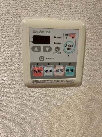 ����18