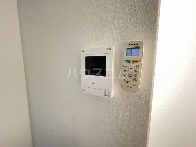 ����9