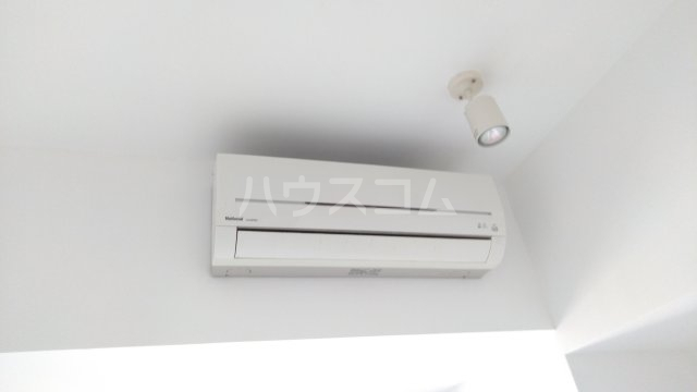 ����18