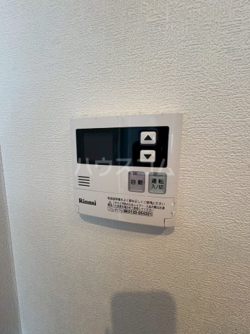����17