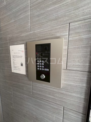 ����23