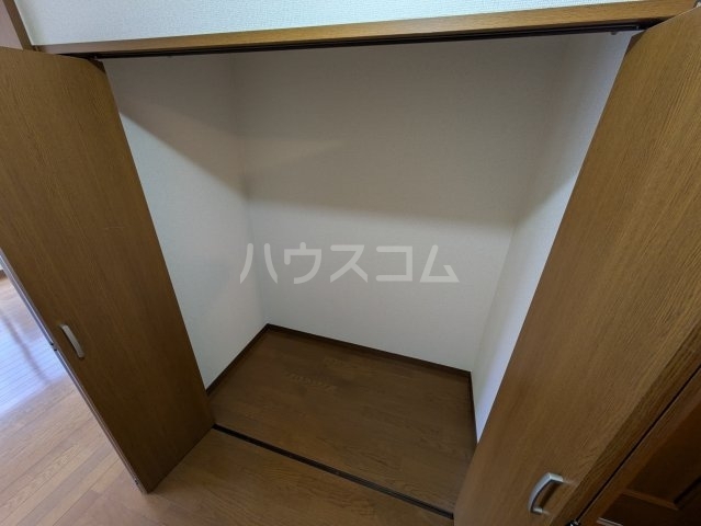 ����10