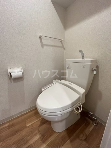 ����4