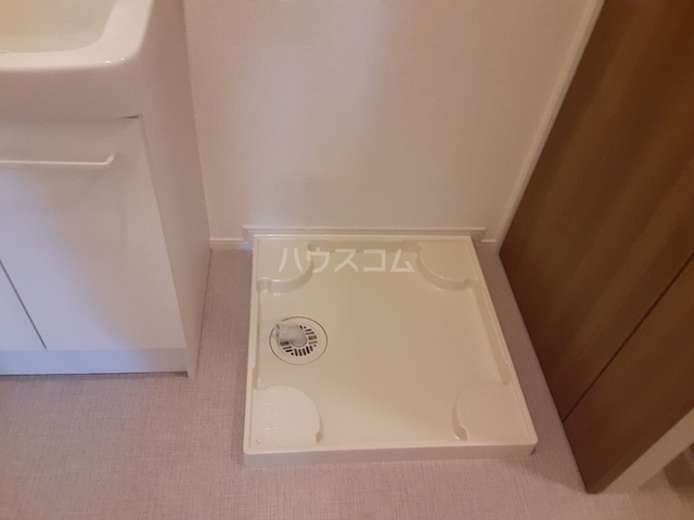 ����18
