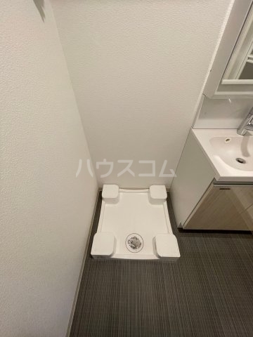 ����15