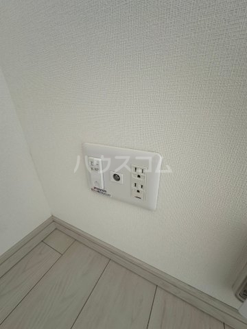 ����16