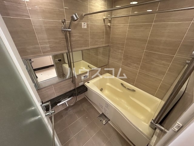 ����3