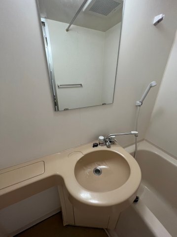 ����6