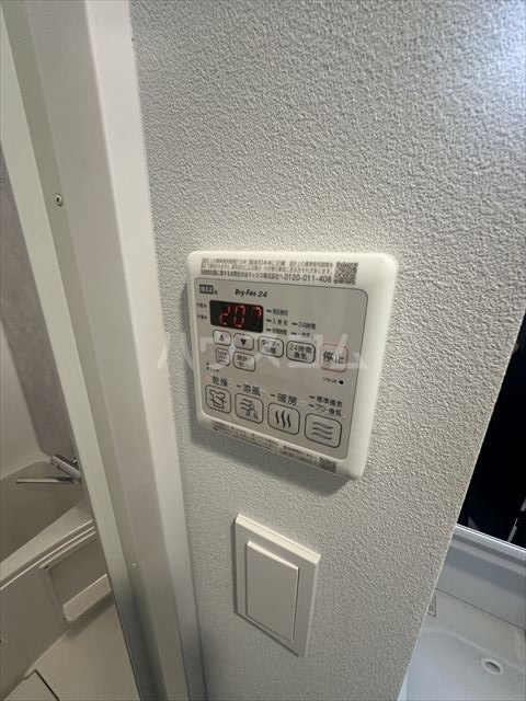 ����12