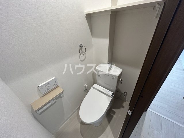 ����4