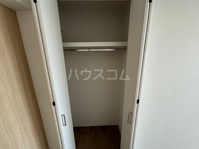 ����15