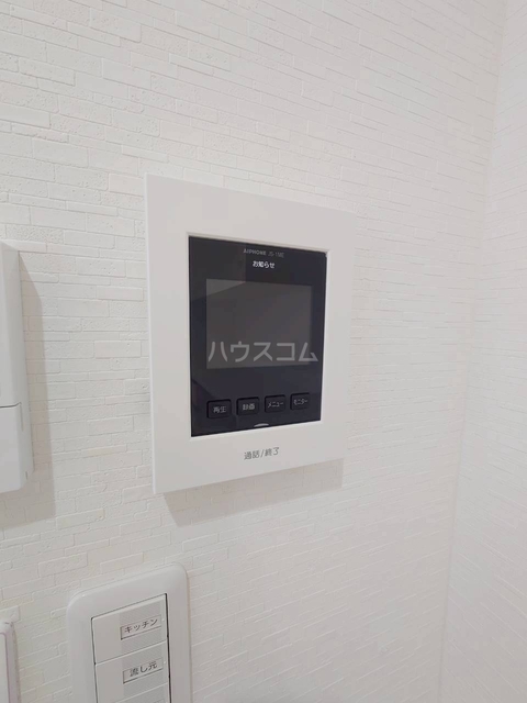 ����12